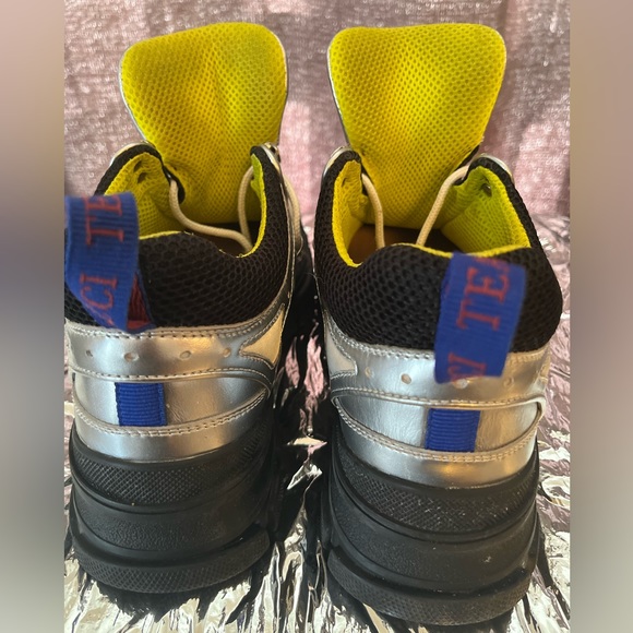 Pre loved Gucci Silver FlashtrekTrainers Size 38 US Size 8 - Picture 5 of 9